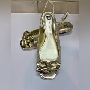 Anne Klein EUC Gold leather peep toe sling back flats